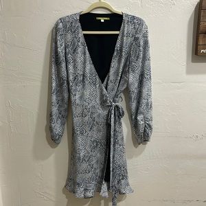 Gianni bini wrap dress size medium, lightweight